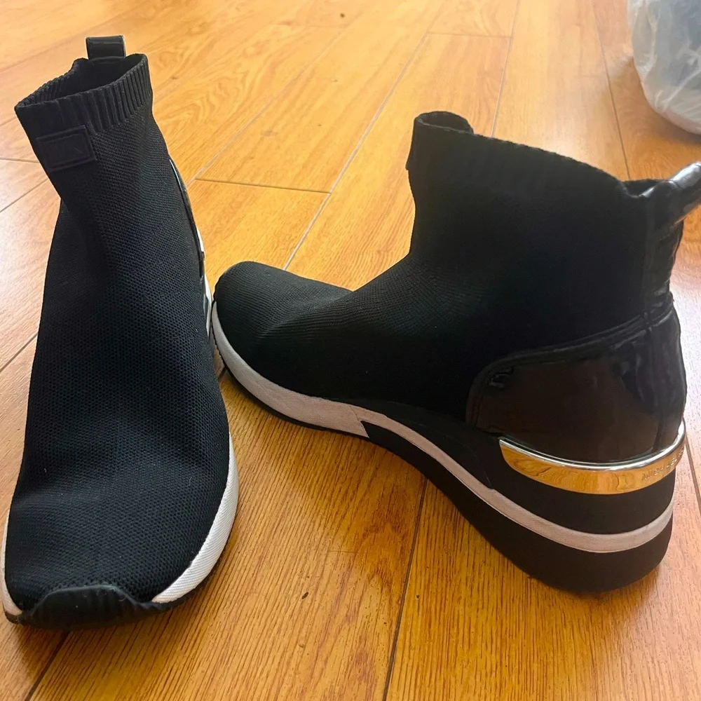 Michael kors Skyler knit ankle bootie/heeled slip on sneaker, woman’s 9